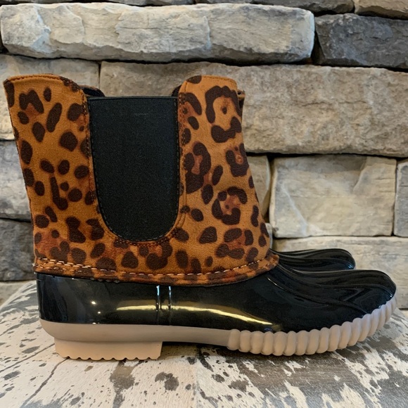 Leopard Print Women's Winter Boots - Picture 2 of 8